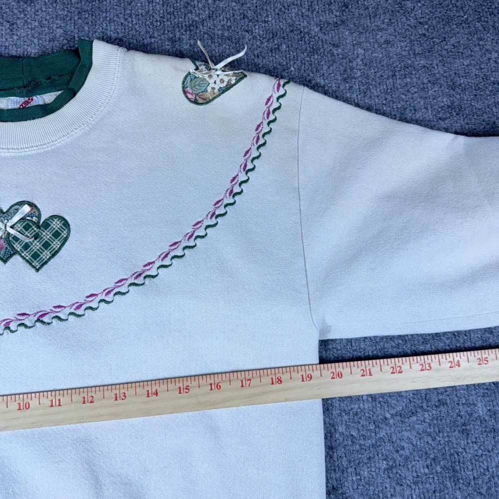 Vintage Jerzees Heart Applique Sweatshirt Cream Green Distressed 90s USA Medium - Picture 8 of 10